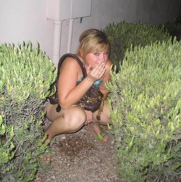TheIconoclast17's tweet photo. 4/30/23 upload of girls #peeingoutside, #carpee, #squatingtopee, #publicpeeing, #peestream, #peeingwithfriends Part 4 https://t.co/y8206cclWM