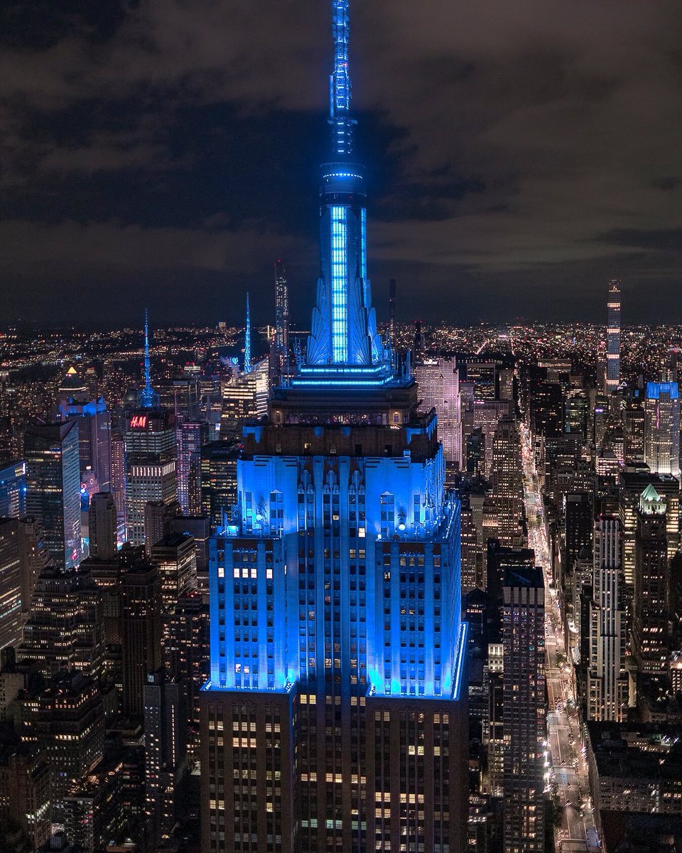 EmpireStateBldg's tweet photo. Blue Sunday 

📷mattsfocus/IG https://t.co/844A2fxXGk