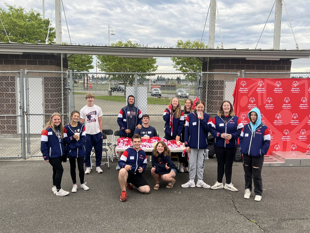 BHHSTrackField's tweet photo. Part of athletics is learning to give, a group of our Black Hills Varsity Track and Field team got up early today and headed to Mount Tahoma High School in Tacoma to volunteer at the Special Olympics Track Festival!! https://t.co/B4rt7CX734