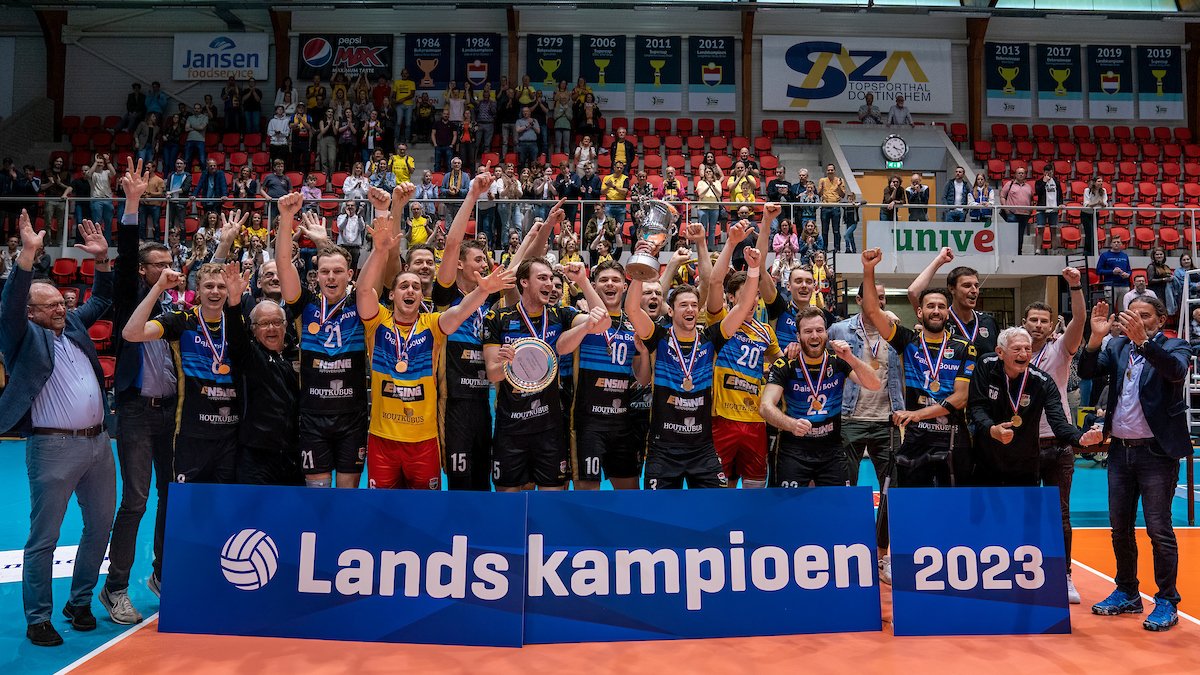 <a href="/Dynamovolleybal/">Draisma Dynamo Volleybal</a> voor derde keer oprij landskampioen 🏆  

Lees het wedstrijdverslag en reacties van Berkhout en Bak hier 👇👀
volleybalkrant.nl/nieuws/draisma…