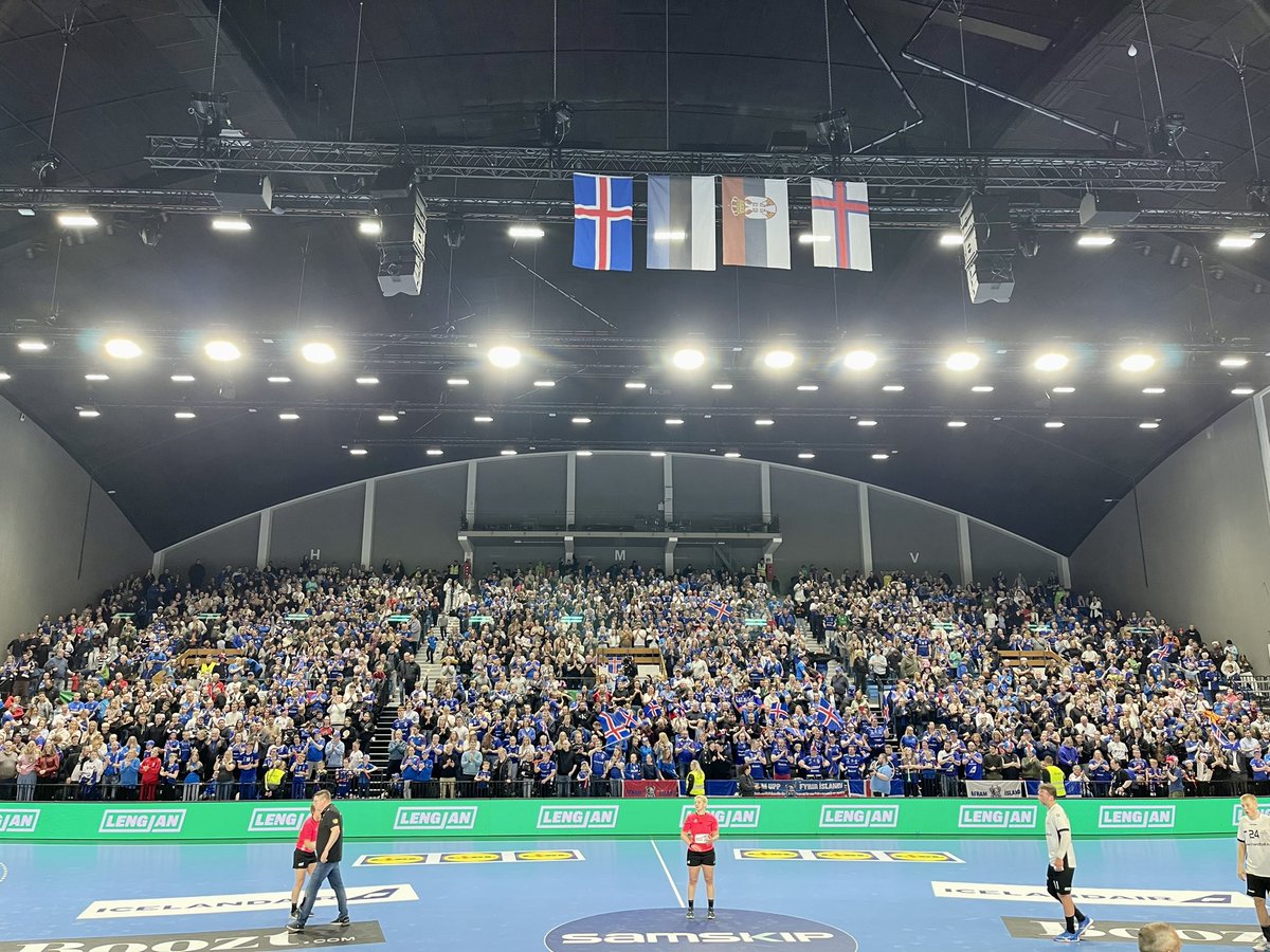 🇮🇸 Ísland vann Eista.. Þar sem setið var í hverju sæti í leik sem skipti eiginlega ekki máli… Svo segja einhverjir að það sé engin þörf fyrir nýja og stærri þjóðarhöll 😉