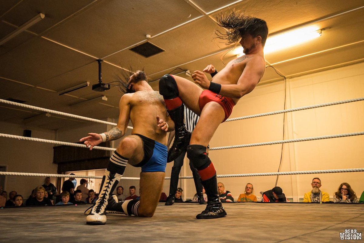 EliBlakePW's tweet photo. Vs @DaleJnr_pw for the @PWKarnage outbreak Championship!!
Unsuccessful, but I almost had you!

🤼 @evolutionwres 
📸 @bearvisionmedia 

#Wrestling #ProWrestling #BritWres #JohnsonVBlake #Blake #Karnage #Evolution #Outbreak #Championship #undeniable https://t.co/K2OjwJCtBX