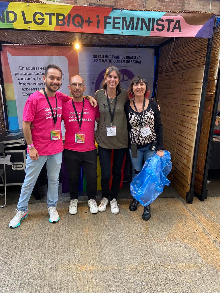 Observatori_cat's tweet photo. Avui diumenge estem de nou a @Brunch_BCN  amb el nostre punt Feminista i LGTBI. Volem i treballem espais amables. Qualsevol incidència per masclisme i/o LGTBIFOBIA no dubtis en contactar amb nosaltres. https://t.co/eDHO7IZAhF