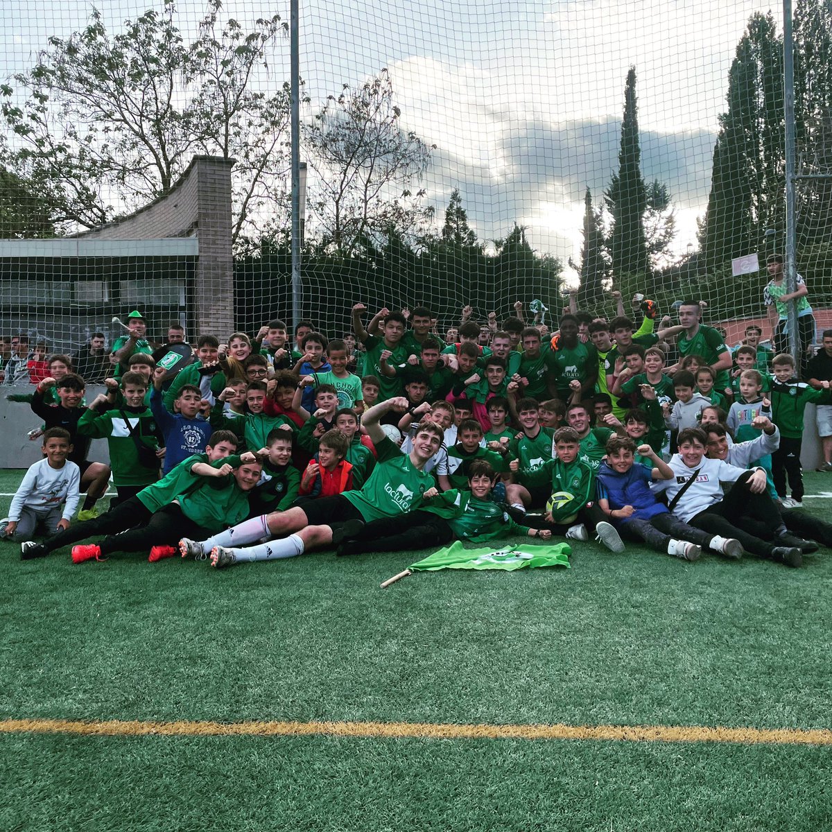 GazteBerriakfut's tweet photo. 🟢😍 LOCOS POR VERTE GANAR 😍🟢 https://t.co/8bF5UyykK8