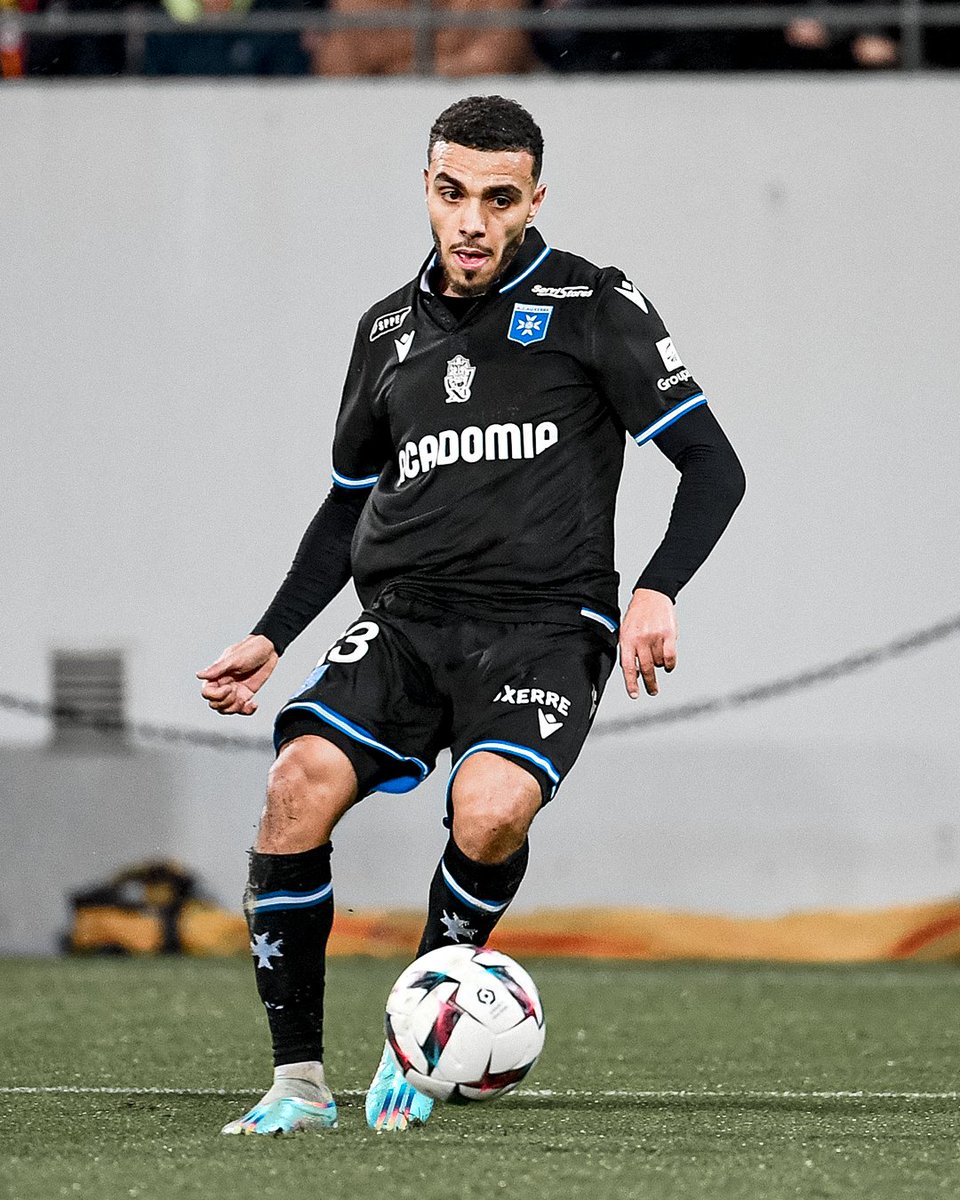 Ligue1_Arab's tweet photo. حكيم زدادكة 🇩🇿 أساسيًا بصفوف أوكسير في مواجهة مارسيليا ضمن مباريات الجولة 33 من #الدوري_الفرنسي 

ما توقعاتكم لنتيجة المباراة؟ 🤔

#مارسيليا_أوكسير 🔜 https://t.co/3iylFBH7Tm
