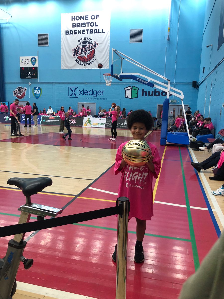MehalaOsborne's tweet photo. @BristolFlyers  Smashed it through the quarter finals today. What a game! We hunted high and low to find #GoldenBall #BBLOfficial #NowYouKnowFlyers https://t.co/zBjC5NLO09