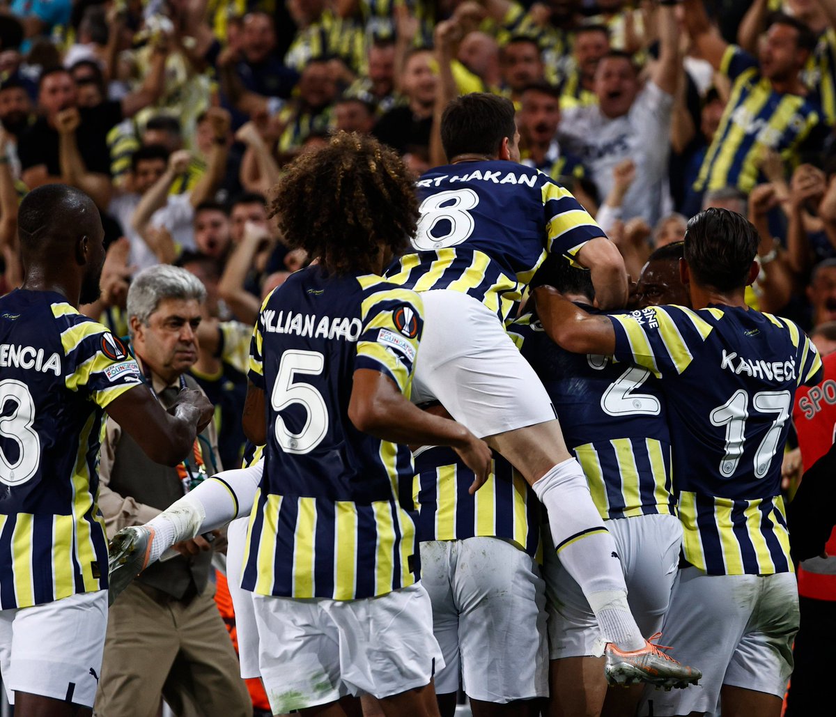 "Ve kocaman bir umut gerçeğe dönüşüyor, şampiyon Fenerbahçe…"