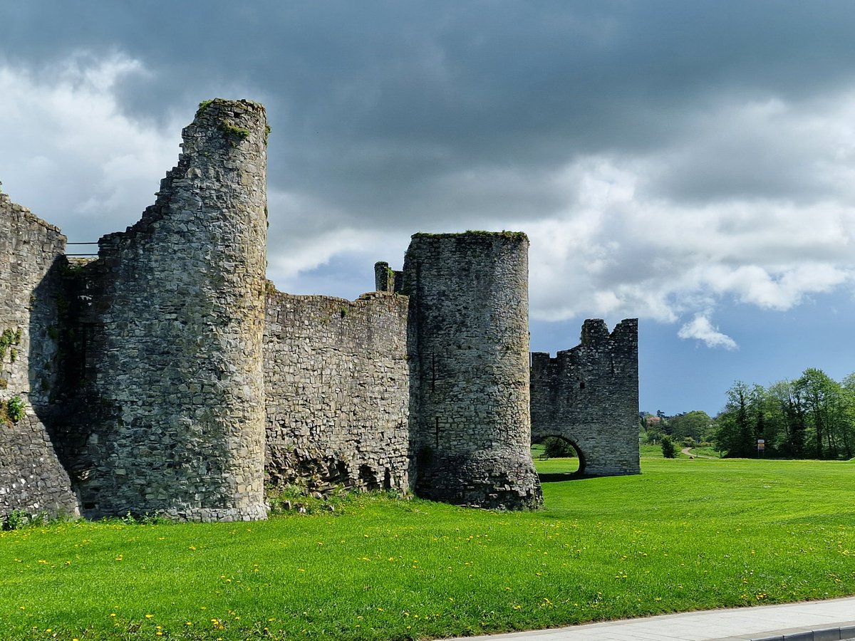 Visited #TrimCastle today. A fabulous reminder, in stone, of the #AngloNorman expropriation of our country in the late 12th century! #TheIrishNeverForget