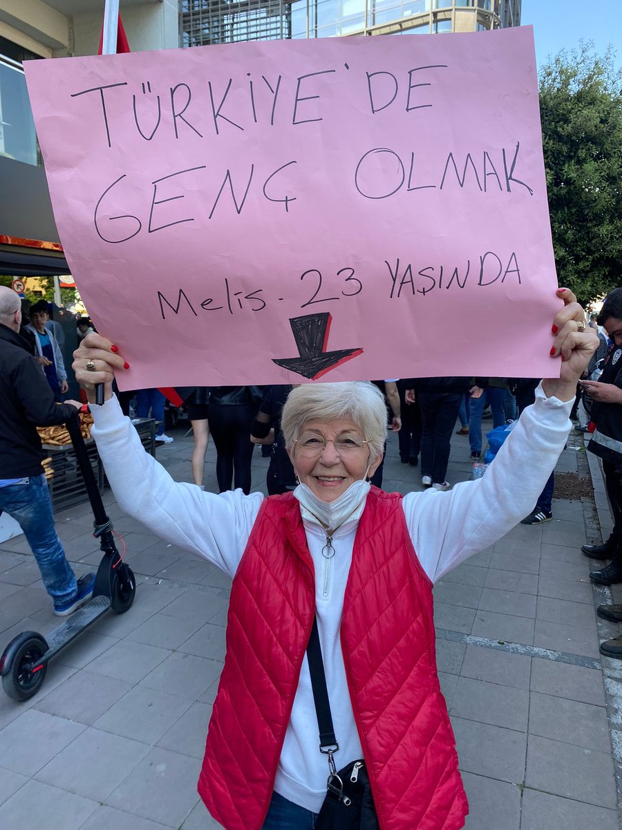 dayagiyedin's tweet photo. ÖZ BABANNEM YA SAÇININ KÜL SARISINA KURBAN https://t.co/4Lvb4V8E7Y