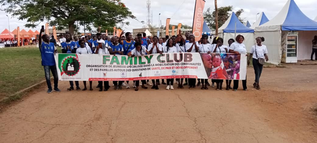 ALIROU's tweet image. Ambiance aux #Jeux U. 100 volontaires du projet #play4vaccine ont animé les rues du campus, appelant les jeunes à la planification des naissance. Actions forte réussie grâce au soutien matériel de @UNFPA_WCARO @UNFPACameroon @tappingdiotima @DrJustinKoffi @SamuelSawalda1
