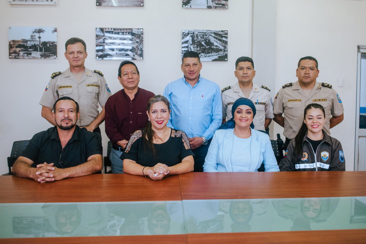 tere_feijoo's tweet photo. La reunión fue dirigida por el Coronel Hernán Uzcategui Comandante Subzonal de Policía de El Oro, el Myr. Leonardo Pijal, el Cnel. Juan Celi, y el Tnte. Cnel. Jaime Herrera. Donde reafirmarón el aumento de efectivos policiales a finales del mes de mayo. https://t.co/fG3VyS0gPA