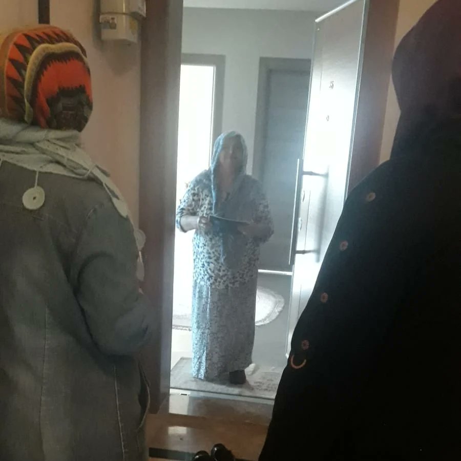 AK Kadın Polatlı (@polatliakkadin) on Twitter photo Kadın Kolları yönetim olarak Şehitlik mahallemizde çat kapı ziyaretlerimizde bulunduk Cumhurbaşkanımız selamlarını tek tek vatandaşlarımıza ileterek hal hatır sormaya devam ediyoruz
<a href="/aysekesir/">Ayşe Keşir 🇹🇷🇹🇷🇹🇷</a> <a href="/hatice_cakmak_/">Hatice Çakmak 🇹🇷</a>
#PolatlıHazır #AkAnkaraKadınlarıSahadayız #TürkiyeYüzyılı Kadın Kolları yönetim olarak Şehitlik mahallemizde çat kapı ziyaretlerimizde bulunduk Cumhurbaşkanımız selamlarını tek tek vatandaşlarımıza ileterek hal hatır sormaya devam ediyoruz
<a href="/aysekesir/">Ayşe Keşir 🇹🇷🇹🇷🇹🇷</a> <a href="/hatice_cakmak_/">Hatice Çakmak 🇹🇷</a>
#PolatlıHazır #AkAnkaraKadınlarıSahadayız #TürkiyeYüzyılı