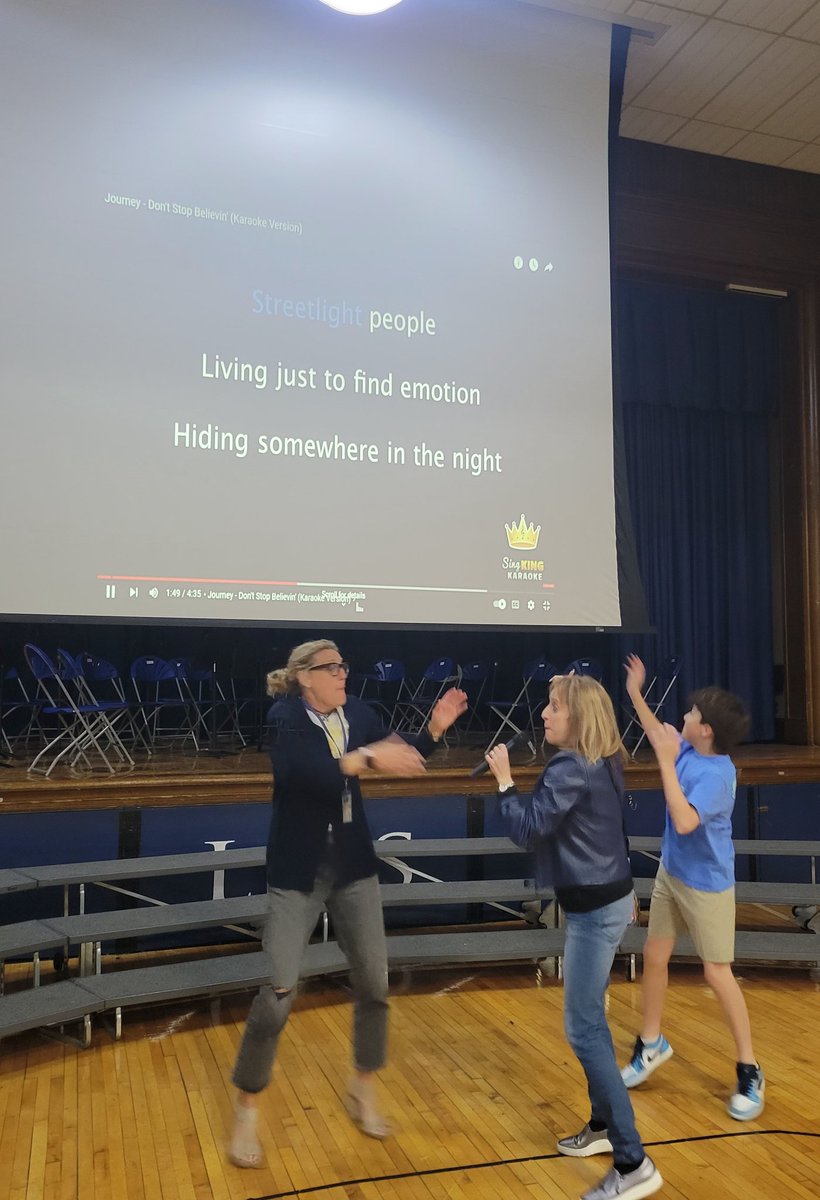 mps_prs_music's tweet photo. KITH mix up day! Students explored various interests, hobbies, new activities, and passions! Karaoke group really brought the fire and vocal power today! 👏🤩🎤 We even had a few surprise drop ins 😂 @Warrior_News https://t.co/fDK4piOk1E