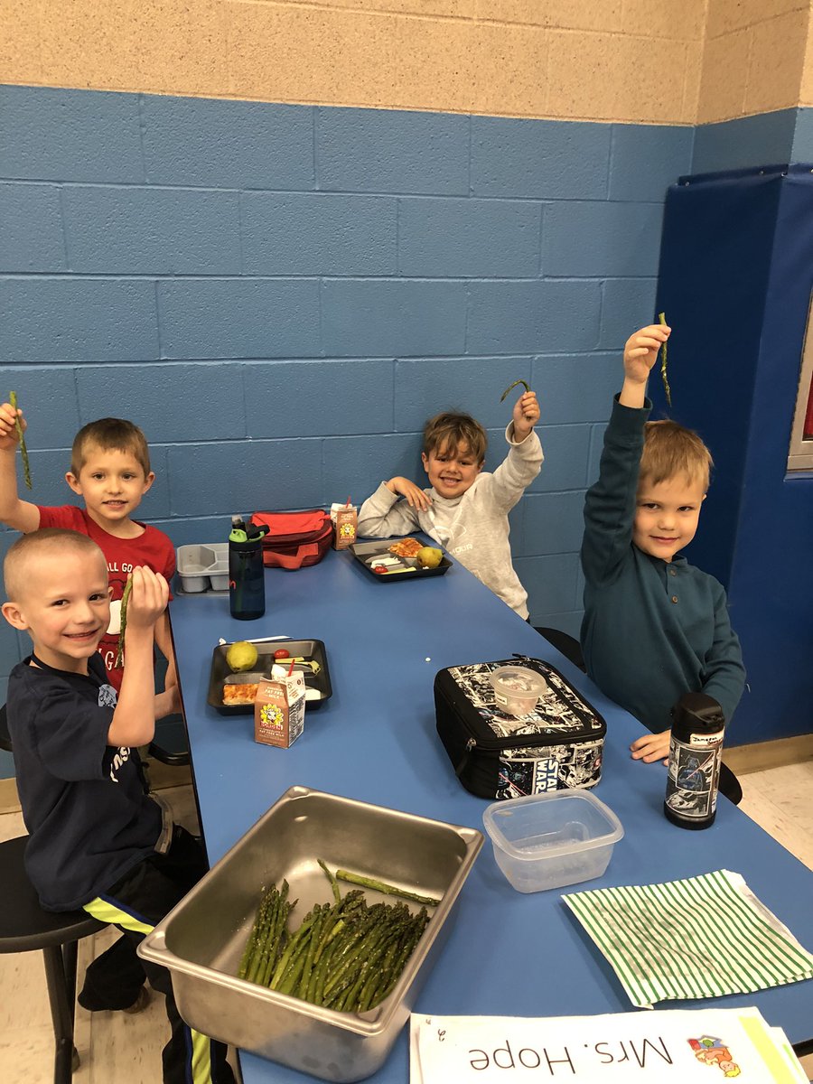 KenstonCafe's tweet photo. Another successful Try-Day Friday at @KenstonTES 😋 Today we sampled Asparagus, roasted and tossed in garlic oil! Students loved it! 👍🏼 Keep an eye out next year, you just might see asparagus on the menu 👀
#BomberFuel https://t.co/39V6U08s4y