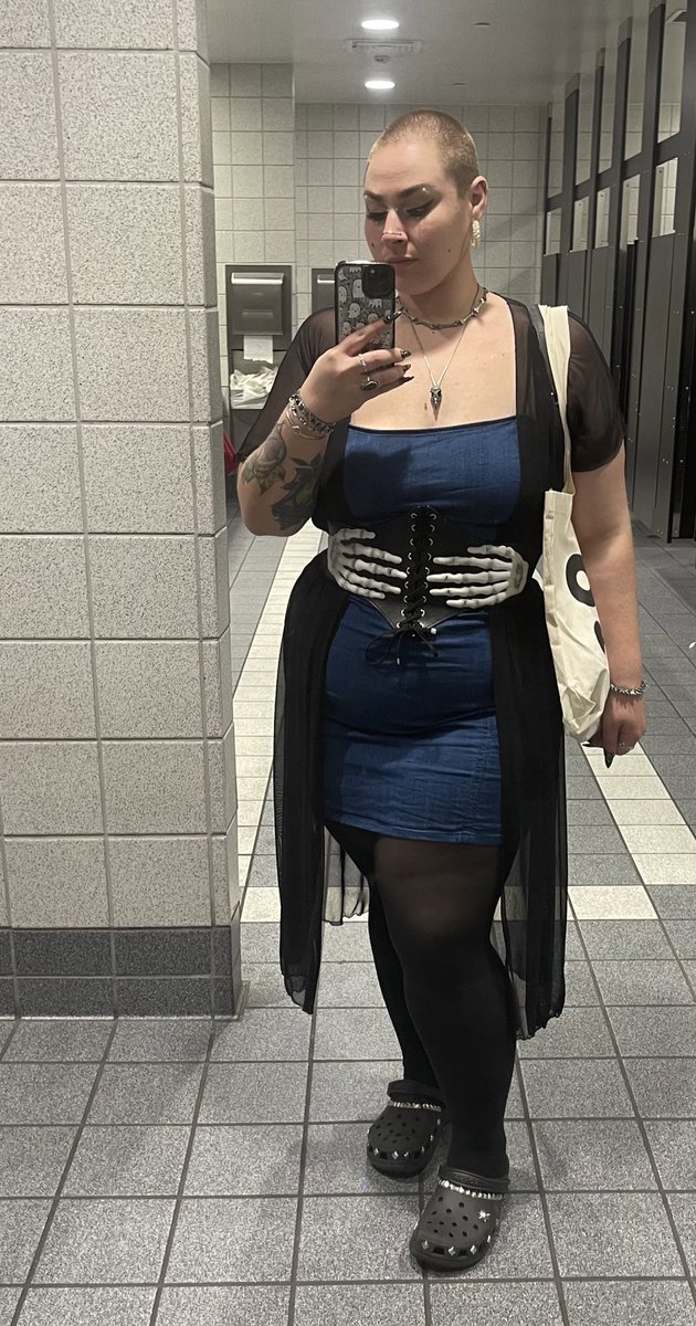 SageStormDavis's tweet photo. I failed miserably at documenting the fits this week, but I did succeed at nailing tons of new friends 😉💅🏻🪄 #hightechnails #nfcchip https://t.co/SxJ5xcgOU1