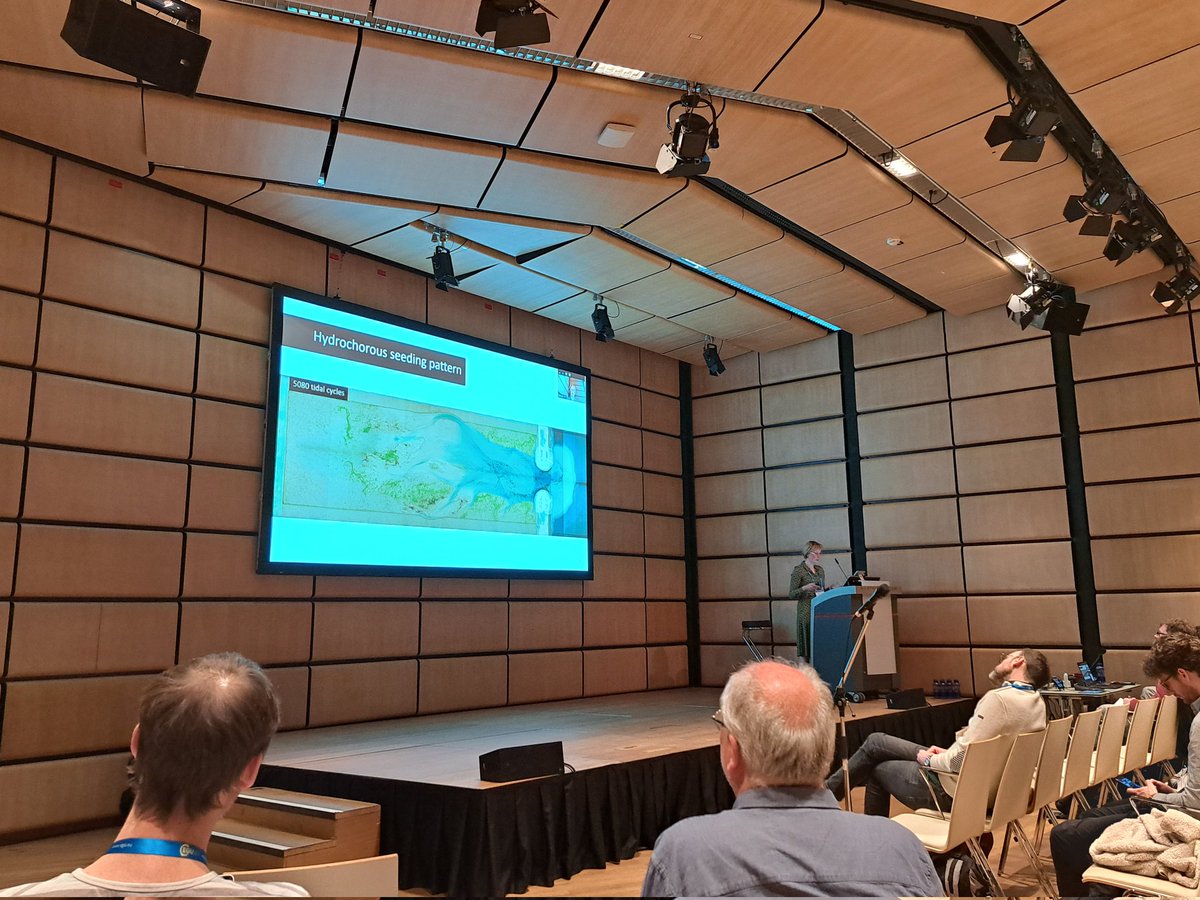 NielsVanPutte's tweet photo. @ECOSPHERE_UA represented at #EGU23  @KenSchoutens @HautekietSarah https://t.co/pKYh72piwe