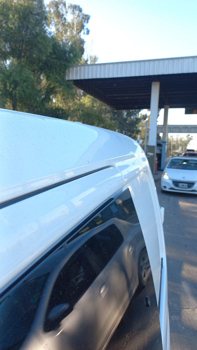 bienloco's tweet photo. Acceso al peaje en calle Debenedetti mano al oeste @camino del Buen Aire tiene una sola cabina. Se forman filas de 500 metros en ora pico. Que esteran para que nuestro derecho de usar la cabina de #telepase pueda ser ejercido. Encima la barrera me abollo el techo https://t.co/bIVnLqF7Gq