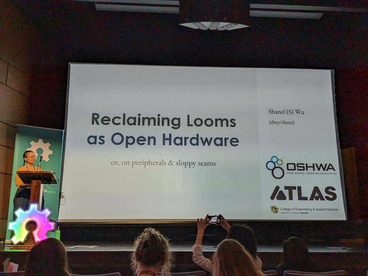 ZengJinger's tweet photo. As S says, "textile generation itself is such a fascinating class of technology that has developed independently among different communities from around the world 🌎"
Bridging modern tools with craft traditions #OpenHardwareSummit #OHS2023 https://t.co/F2EnL0wYK2