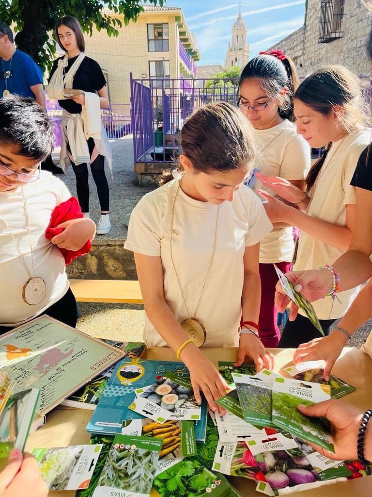 ceipsantotomas's tweet image. Estamos súper contentos 😃 porque...
Por segunda vez somos merecedores de este premio 👏👏👏👏

🌿por nuestra #ecoescuelasantotomas y nuestras #HuertasEscolares 🥕🥦
🍒 por nuestros buenos #habitosdevidasaludable 🍓🍎🍉
✅ y por cómo desarrollamos el programa #EducaBio