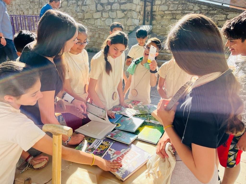 ceipsantotomas's tweet image. Estamos súper contentos 😃 porque...
Por segunda vez somos merecedores de este premio 👏👏👏👏

🌿por nuestra #ecoescuelasantotomas y nuestras #HuertasEscolares 🥕🥦
🍒 por nuestros buenos #habitosdevidasaludable 🍓🍎🍉
✅ y por cómo desarrollamos el programa #EducaBio