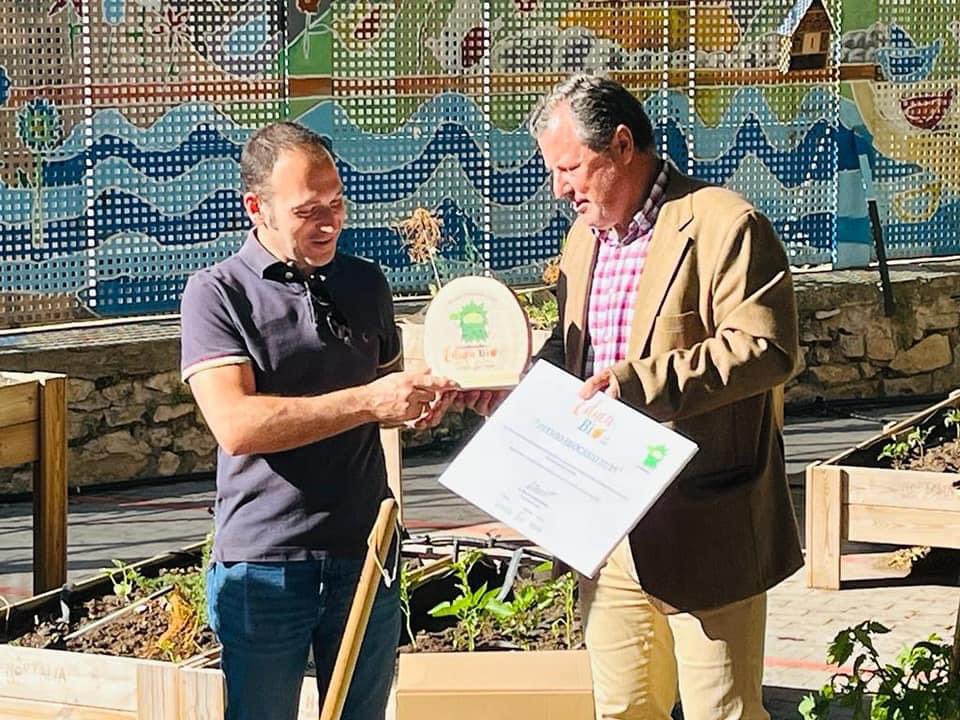 ceipsantotomas's tweet image. Estamos súper contentos 😃 porque...
Por segunda vez somos merecedores de este premio 👏👏👏👏

🌿por nuestra #ecoescuelasantotomas y nuestras #HuertasEscolares 🥕🥦
🍒 por nuestros buenos #habitosdevidasaludable 🍓🍎🍉
✅ y por cómo desarrollamos el programa #EducaBio