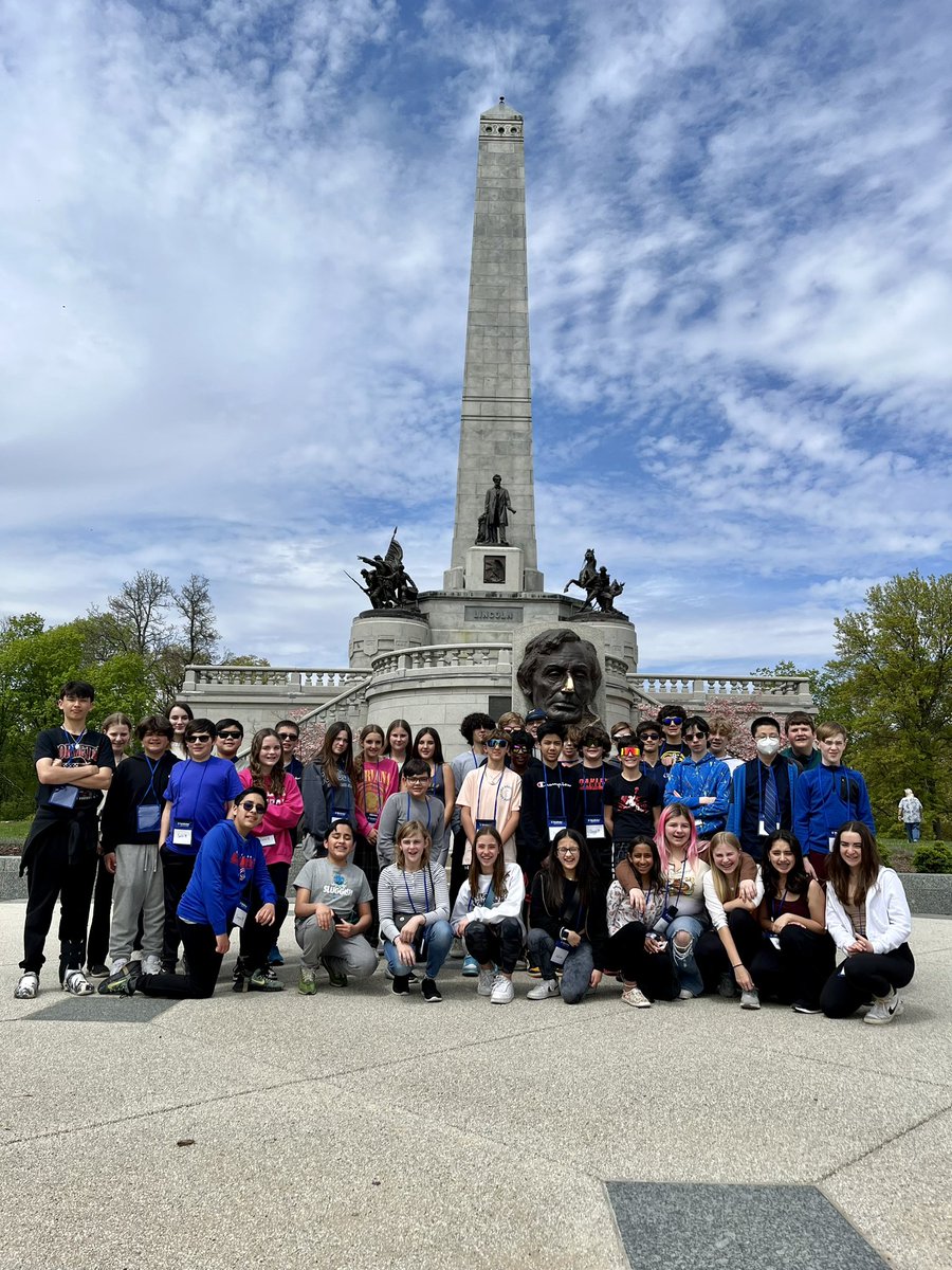MrsJRedding's tweet photo. Bus 3 rocked Springfield. Lots of memories and thanks to @kylesnow82 for all your planning! @FSD79 #together79 https://t.co/yc1XShEJE2
