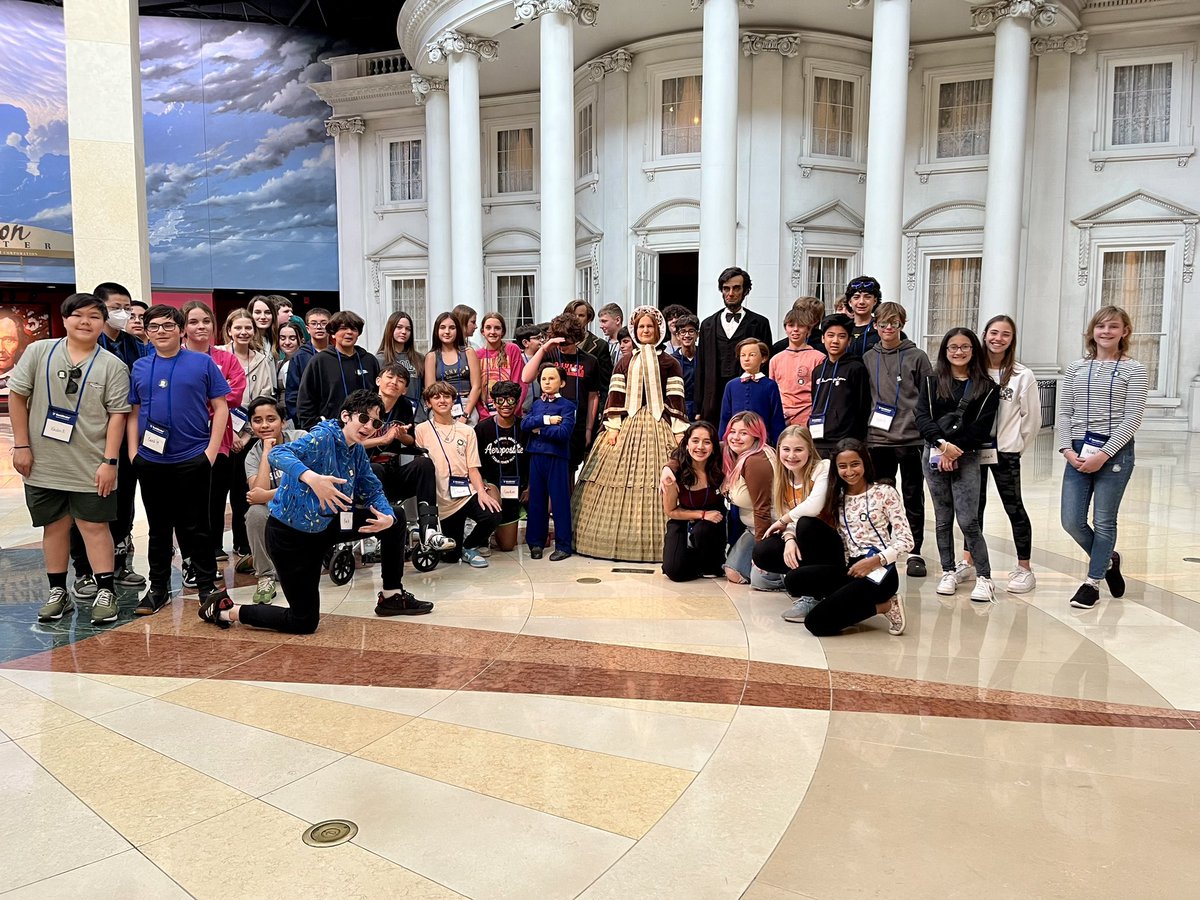 MrsJRedding's tweet photo. Bus 3 rocked Springfield. Lots of memories and thanks to @kylesnow82 for all your planning! @FSD79 #together79 https://t.co/yc1XShEJE2