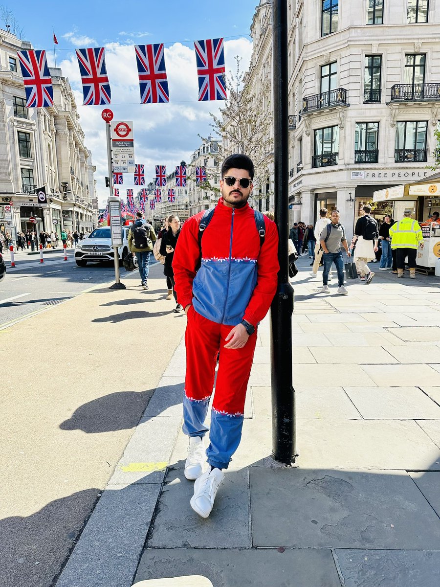 Kadirthind's tweet photo. In London at the Moment  #Lonon https://t.co/IJAIhy7Q74