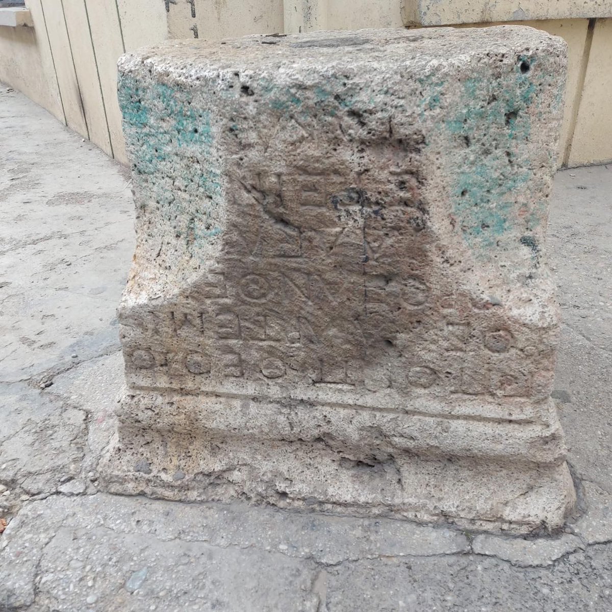 selcuklubeledi2's tweet photo. Değerler Kulübü öğrencilerimizle Demirci Camii ve Hacı Fettah Camii önlerindeki sadaka taşlarını inceledik. @gokhanmurat1 @konyamem @MahmutZengin42 @konyadinogretim @TuranKAYACILAR @selcukluilcemem https://t.co/IjGUY32cmC