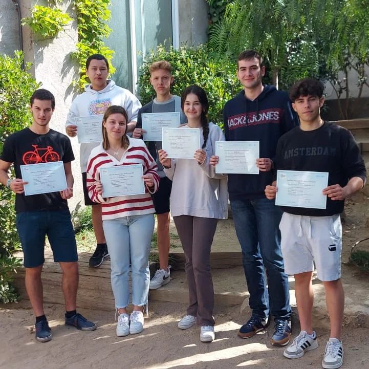 🇫🇷🇫🇷 Els alumnes de l'Escola que el curs passat es van presentar a les proves oficials de l'Institut français han rebut el diploma que acredita el nivell obtingut. Moltes felicitats! 👏👌

#petitestellanova #petitestel #escolanova #educació #escola #te… instagr.am/p/Crl3niQrQAr/