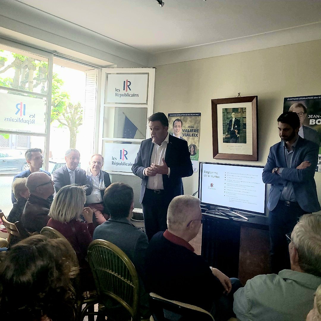 Republicains87's tweet photo. Ce soir avait lieu le 1er rendez-vous des LR de notre fédération! Un modèle de réunion qui se dupliquera régulièrement dans tout le département pour parler actualités &amp; position de notre famille politique au niveau international, national et local! https://t.co/WybizwcdyU