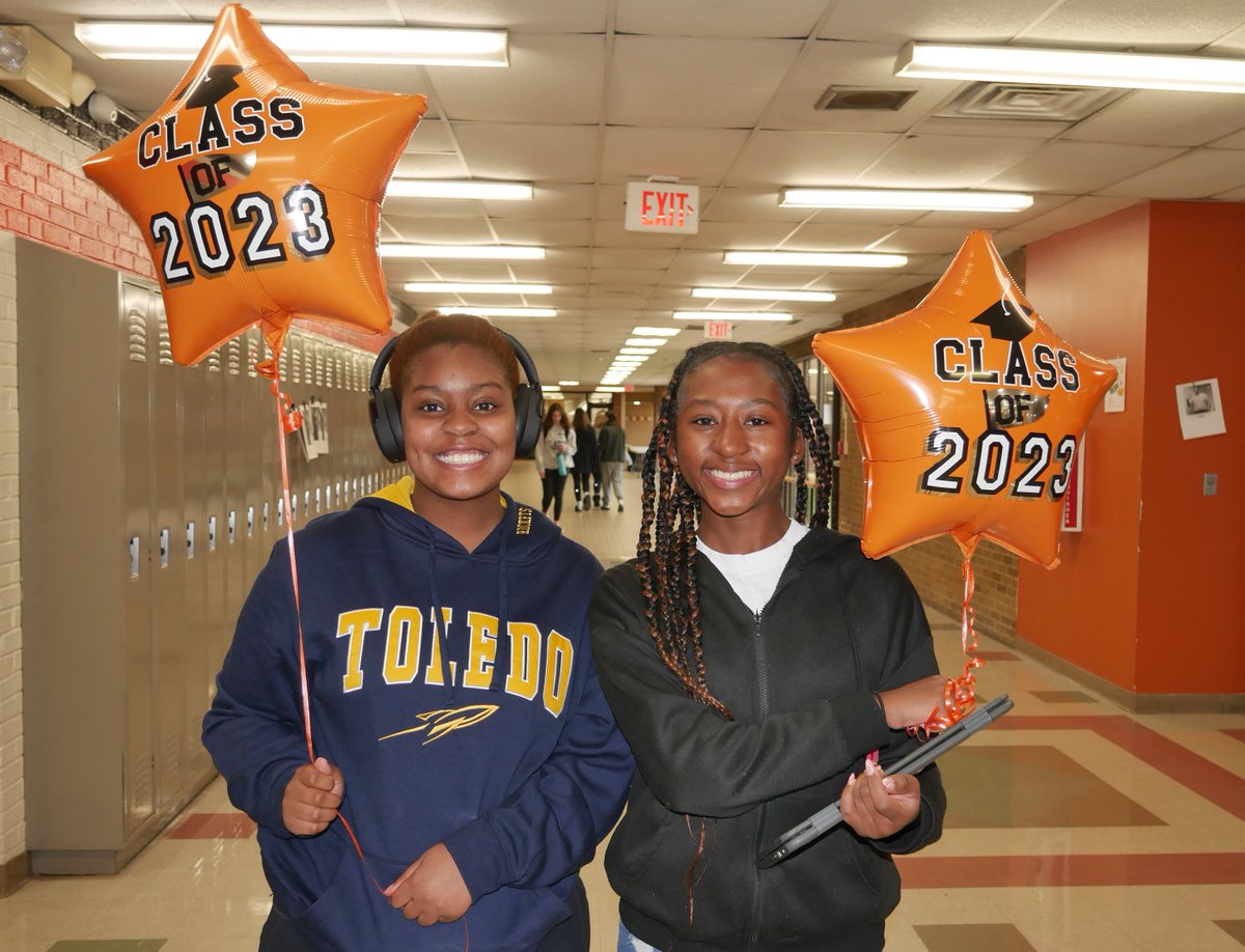 Orange_Schools's tweet photo. The Class of 2023 seniors celebrated their final day of classes by signing their intention letters, saying "farewell" to teachers &amp; hanging out with friends, many of whom have been together for all 13 years at Orange. The students begin Senior Project on May 1. #StrongerTogether https://t.co/APS1toszff