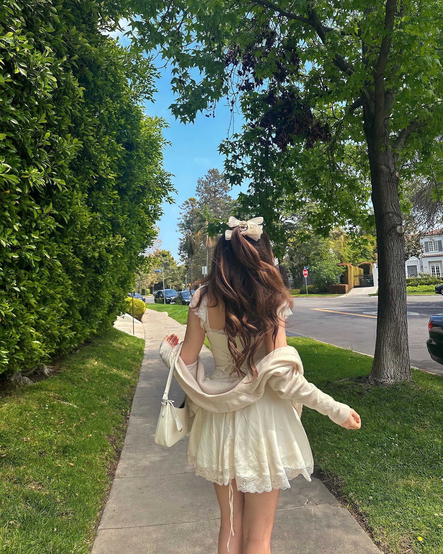 pokimane on Twitter: "just wanna be happy 🫶🏻 https://t.co/SKyEb3Rgzd