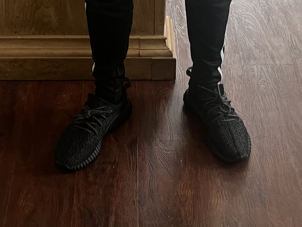 PlayrTbh's tweet photo. Repping my boy Ye, just copped some 350 pirate black Yeezys. https://t.co/40qJcZC8nb