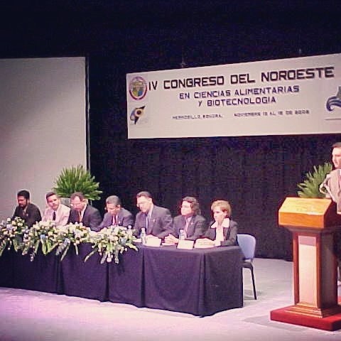 CongresoCICAB's tweet photo. Recordando el IV Congreso en 2002. Conferencias, eventos culturales y convivencia entre colegas y alumnos. ¿A quién reconocen? https://t.co/whgD3Cfkcc