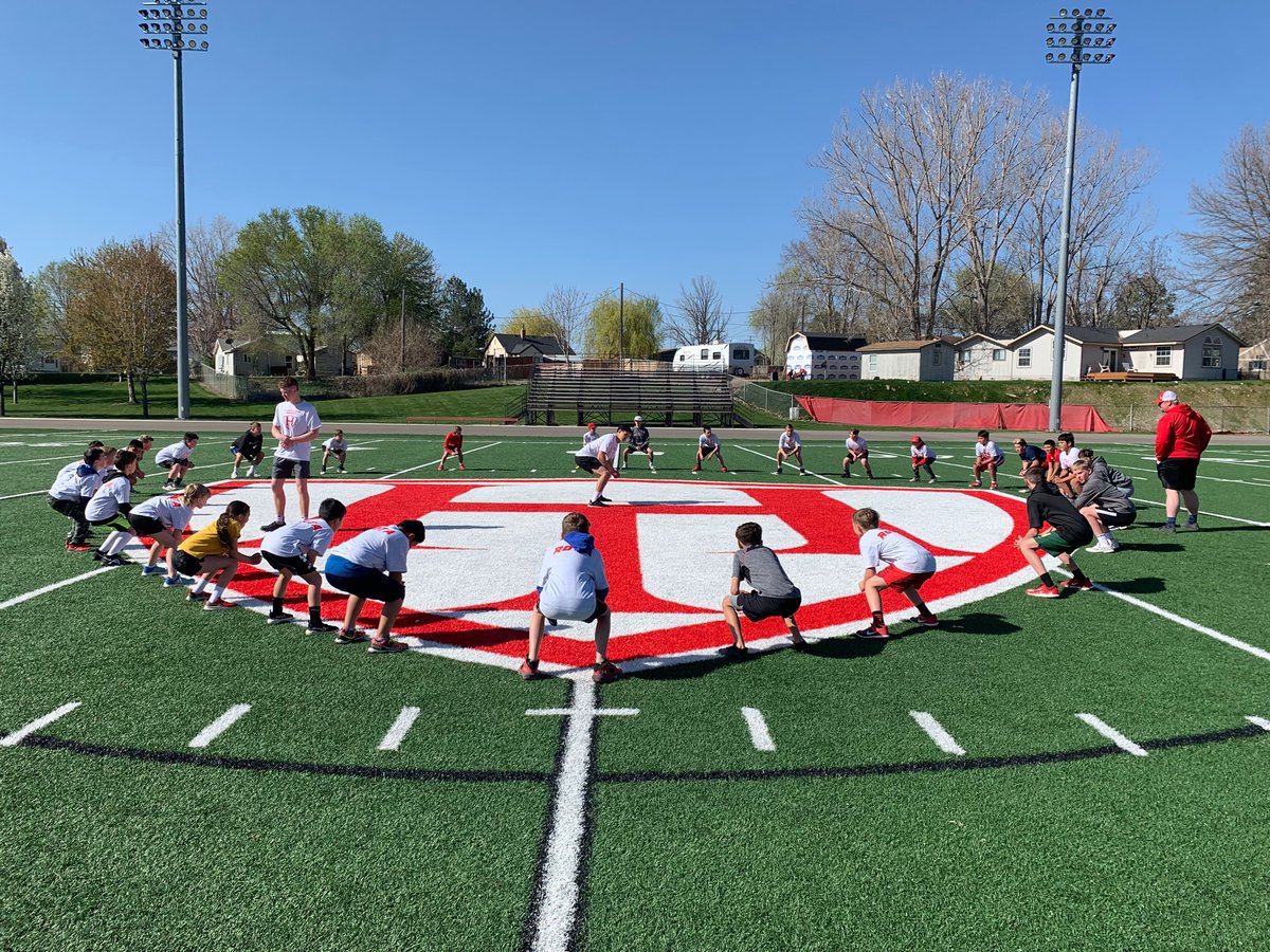 Proud of @Rios29467348  for putting on our first ever OL/DL football youth camp for his senior project! When the players become coaches you can’t help but to be a little extra proud of them! #HTPride