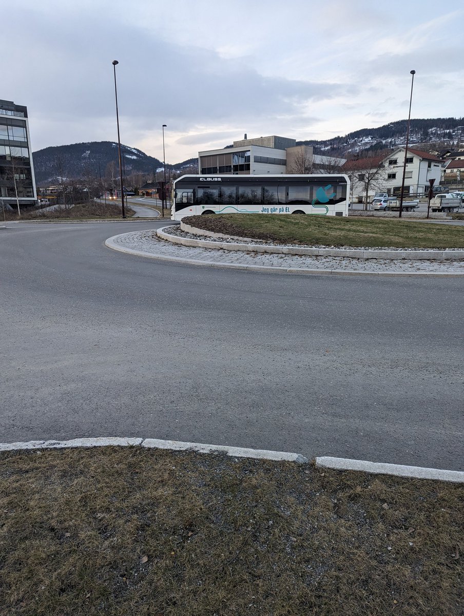 Doramusicana's tweet image. My spring wardrobe and my beautiful spring town 💕🌺 #springcoat #springevening #mytown #weekend #capturingmoments