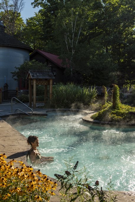 🌺 Mom’s Perfect Getaway Contest is here… tell us what kind of Spa day relaxation is your perfect getaway. You could win the package you choose. Link in the bio or visit scandinave.com/blue-mountain/
to enter and for more details. #mothersdaygiftideas #shhhrelax