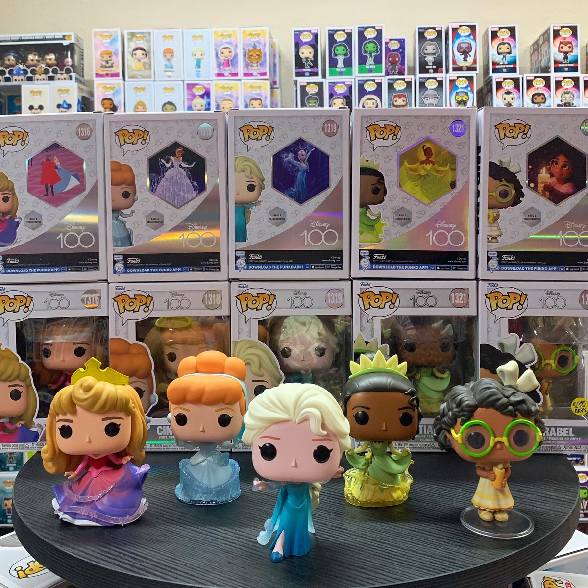 MundostarsES's tweet photo. La nueva colección de #Disney100 os está encantando y os entendemos perfectamente porque es tan bonita🤍

Estas princesas y más #FunkoPops de #D100 ya los tenéis disponibles en tienda y en la web🎆

https://t.co/klisopL5N6 

#disneyprincess #disney #tangled #encanto #FunkoPOPNews https://t.co/RhgyoWYMJK