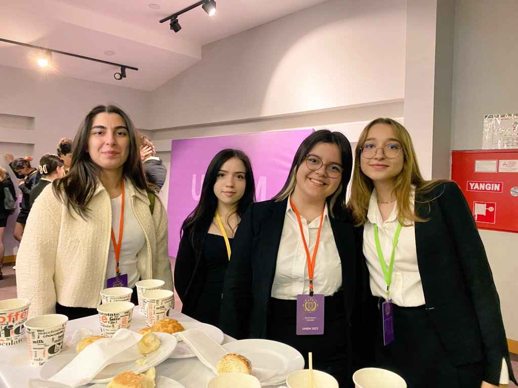 UOGuzelbahce's tweet photo. Lise öğrencilerimizin düzenlediği Model Birleşmiş Milletler Konferansı başladı. Konferansın açılış konuşmasını Ekonomi Üniversitesi Uluslararası İlişkiler ve Siyaset Bilimi Bölümü Öğretim Üyesi Doç. Dr Sıtkı Egeli gerçekleştirdi. Konferans hafta sonunda da devam edecek. https://t.co/G6tNAo627F