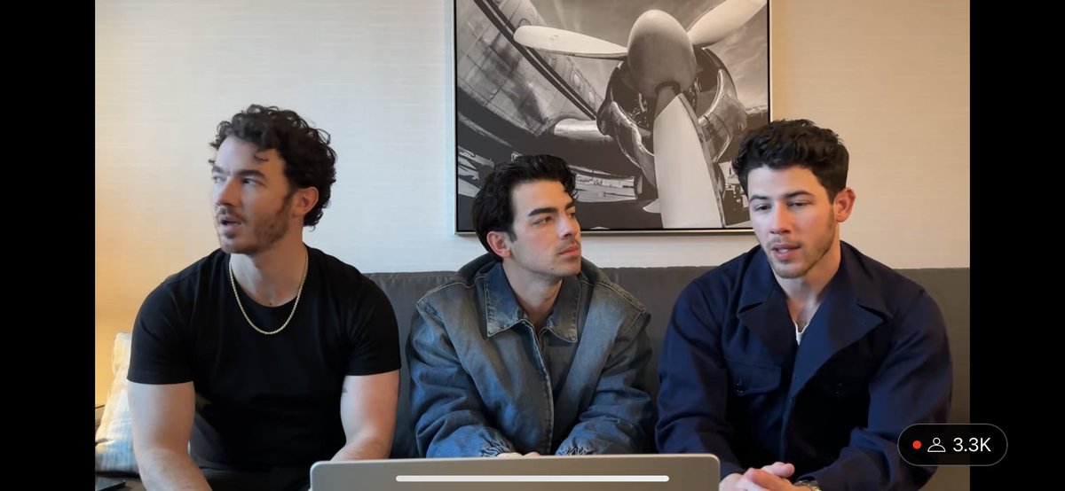 Leoni Michael 🫶🏻🪩💜 tweet media