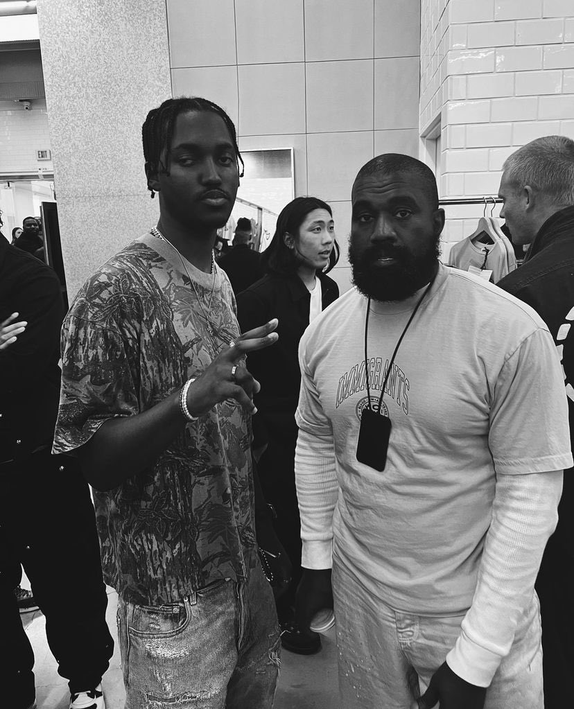 スウェット KAR L'ART Kanye west Dover street Kanye West shopping at Dover Street Market Los Angeles today Photo