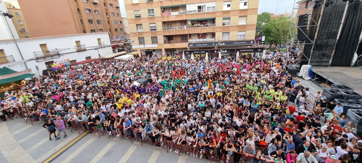 PrensaSurMadrid's tweet photo. Gran pregón de @DjMaRiiO junto a la Alcaldesa @Noelia_posse en las Fiestas de Móstoles desde el balcón del @AytoMostoles / @PrensaSurMadrid 
🎉🎉👏👏

@UltMostoles @KingsLeague https://t.co/Dso198MtZ6