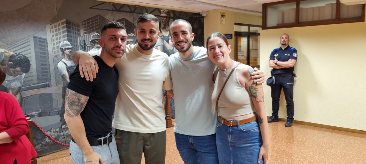 PrensaSurMadrid's tweet photo. Gran pregón de @DjMaRiiO junto a la Alcaldesa @Noelia_posse en las Fiestas de Móstoles desde el balcón del @AytoMostoles / @PrensaSurMadrid 
🎉🎉👏👏

@UltMostoles @KingsLeague https://t.co/Dso198MtZ6