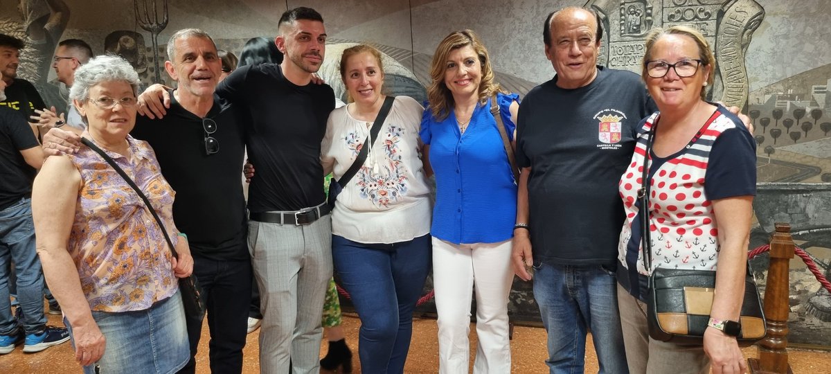 PrensaSurMadrid's tweet photo. Gran pregón de @DjMaRiiO junto a la Alcaldesa @Noelia_posse en las Fiestas de Móstoles desde el balcón del @AytoMostoles / @PrensaSurMadrid 
🎉🎉👏👏

@UltMostoles @KingsLeague https://t.co/Dso198MtZ6