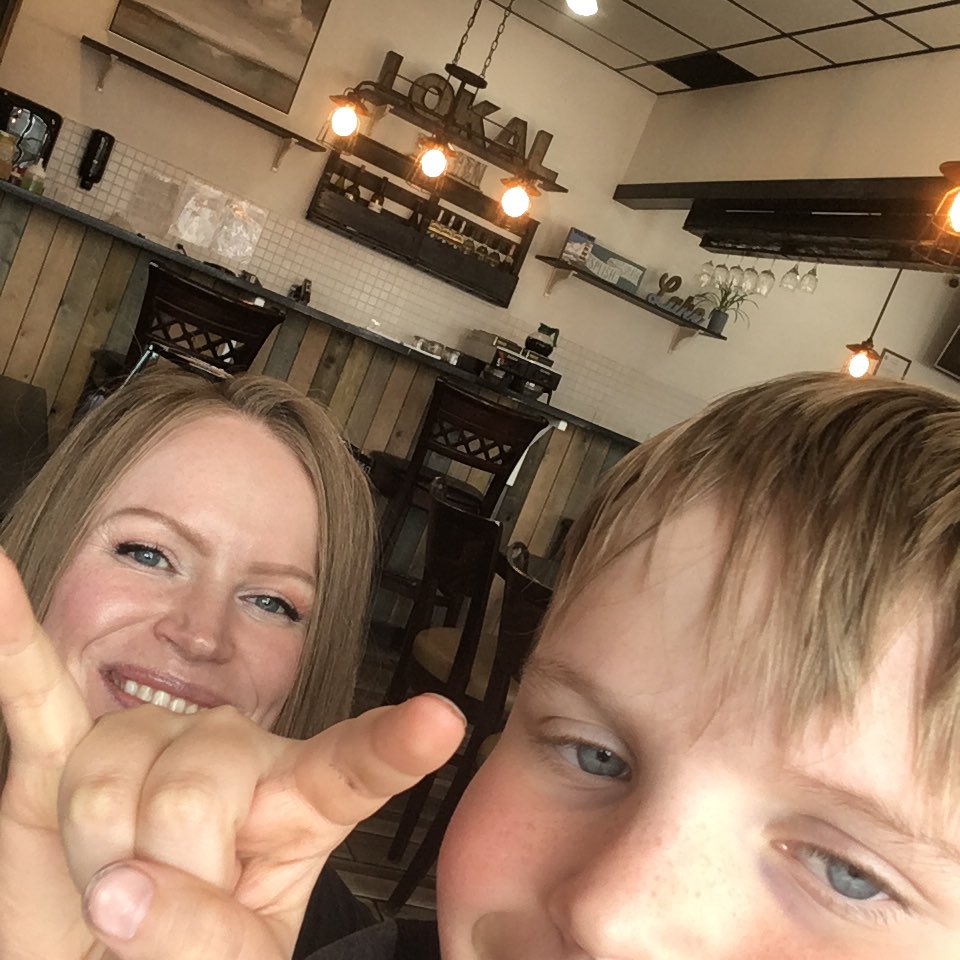 Lunch Time with my little man! Visiting my old town... showing my son where he lived as a baby - nostalgic✨❣️ #SylvanLake #LokalSylvanLake #Lokal