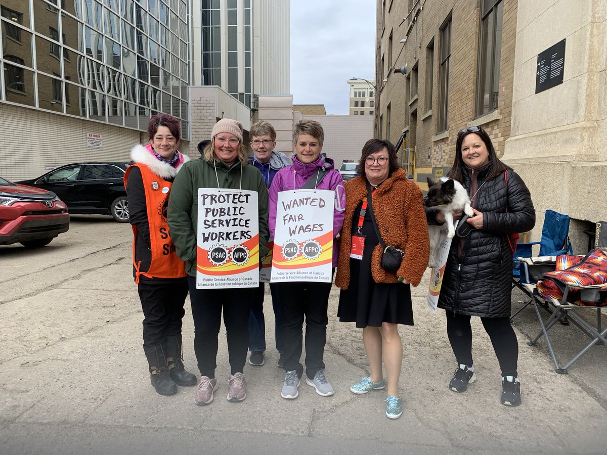 The Serfs on Twitter "RT BarbByersCLC Picketers on the psac_afpc