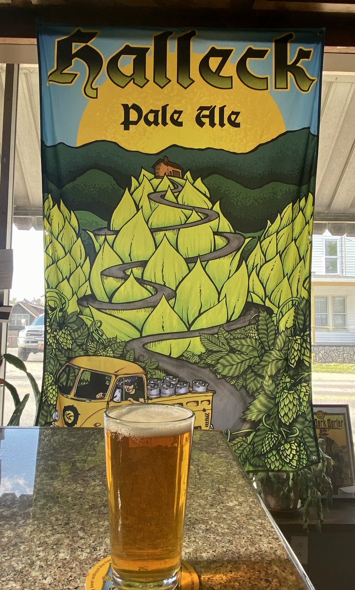 ChestnutBrews's tweet image. Don’t let the rain keep you away from our glowing and cozy neighborhood taproom!! Pizza! Beer! Pepperoni Rolls!!  😋 

#packintheslaw #slawgoodintheneighborhood #wvcraftbeer #wvbeer #localeats #downtownmorgantown #morgantownwv #morgantowneats #pepperonirolls #beerandpizza