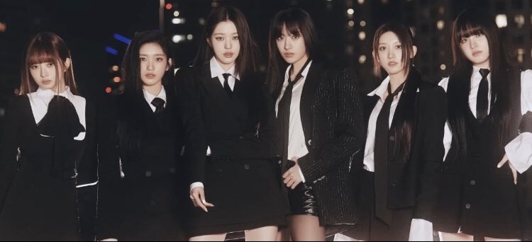 IVE_Brazil's tweet photo. 📈| SMASH!!! O album “#iveIVE” debutou na primeira posição do UWC (United World Chart), sendo o Primeiro numero #1 do IVE no chart. Parabéns para as meninas e para os DIVE.💛

#IVE #아이브 @IVEstarship https://t.co/cgwOQU4uUS