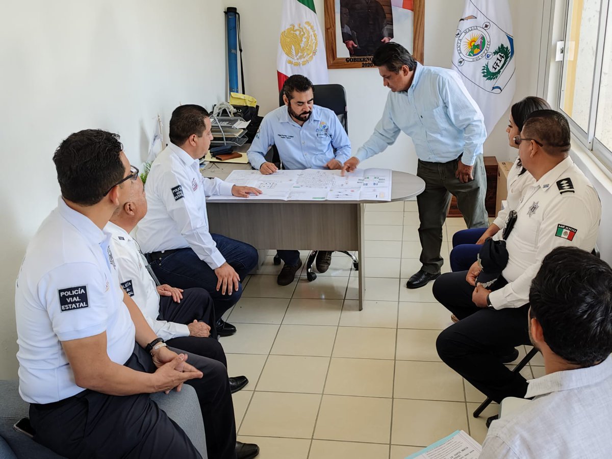 Entregué el estudio de Ingeniería de Tránsito al Ayuntamiento de #SantaMaríaColotepec, encabezado por el edil Miguel Martínez Castellanos, el cual nos permitirá trabajar de manera coordinada con los sectores involucrados en la materia; 1/2